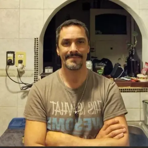 Vista privada de perfil Hombre en La Paternal