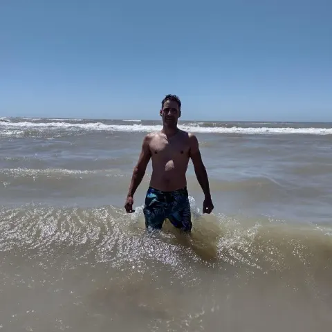 Vista privada de perfil Hombre en Tigre